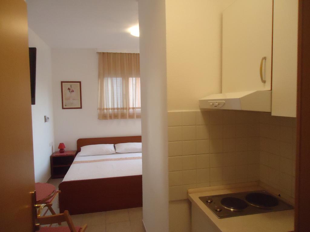 Apartments Mandic Tučepi Δωμάτιο φωτογραφία