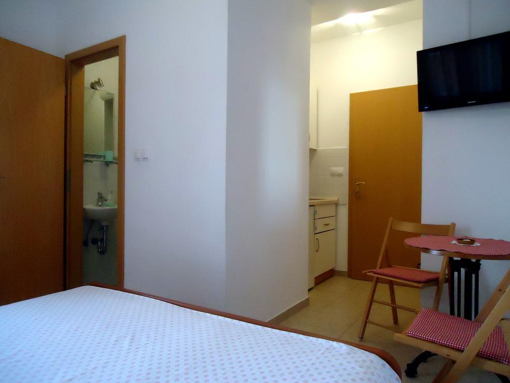 Apartments Mandic Tučepi Δωμάτιο φωτογραφία