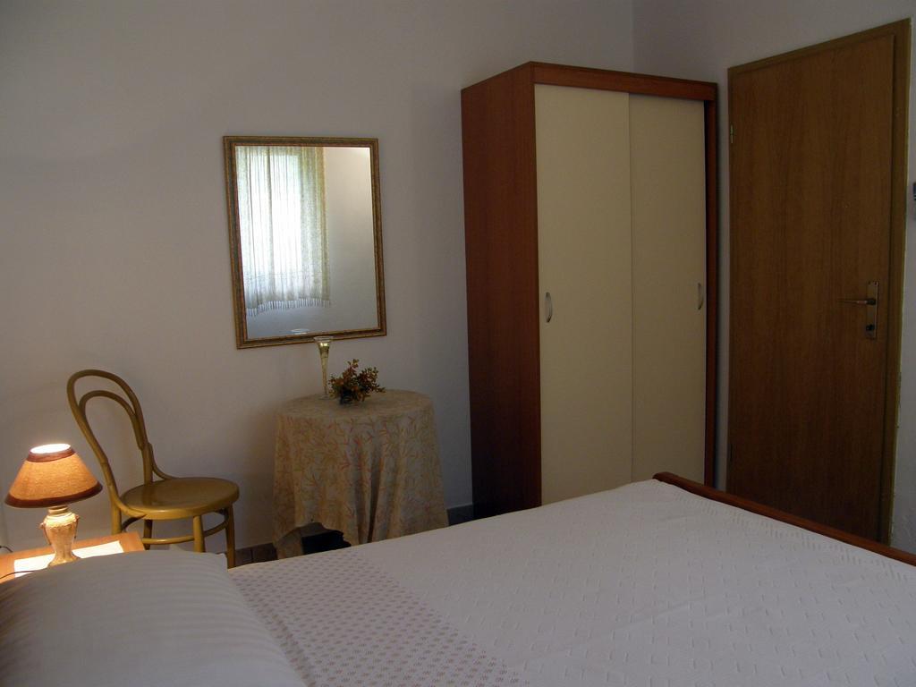 Apartments Mandic Tučepi Δωμάτιο φωτογραφία
