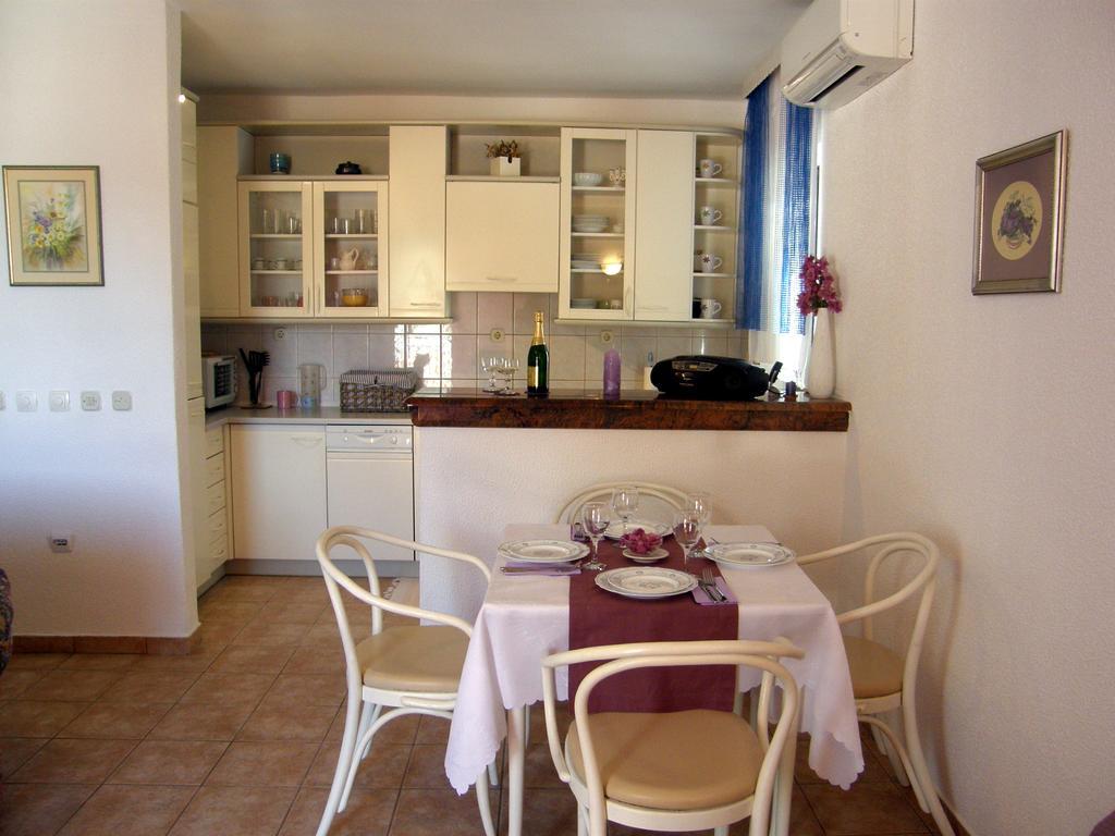 Apartments Mandic Tučepi Δωμάτιο φωτογραφία
